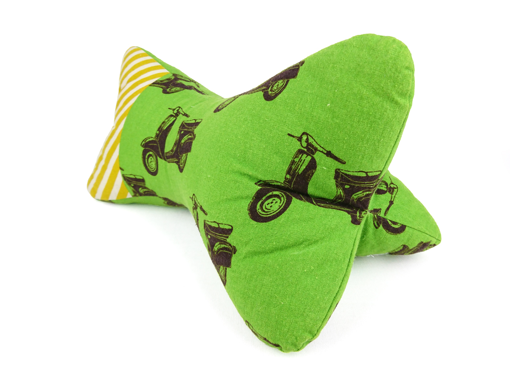 Leseknochen-Motorroller-grün-gelb-Seitenansicht