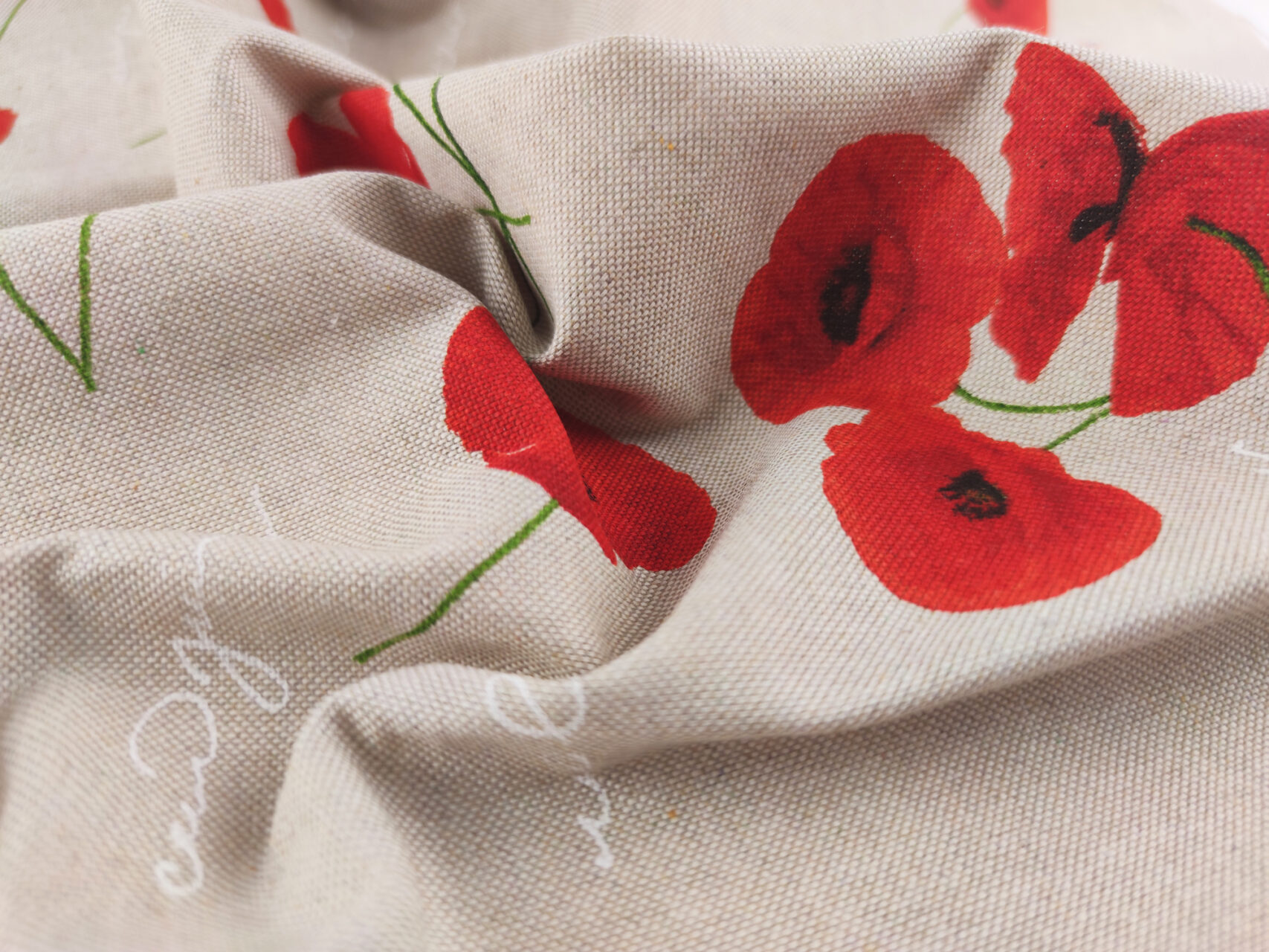Stoffdetail Leseknochen Roter Mohn
