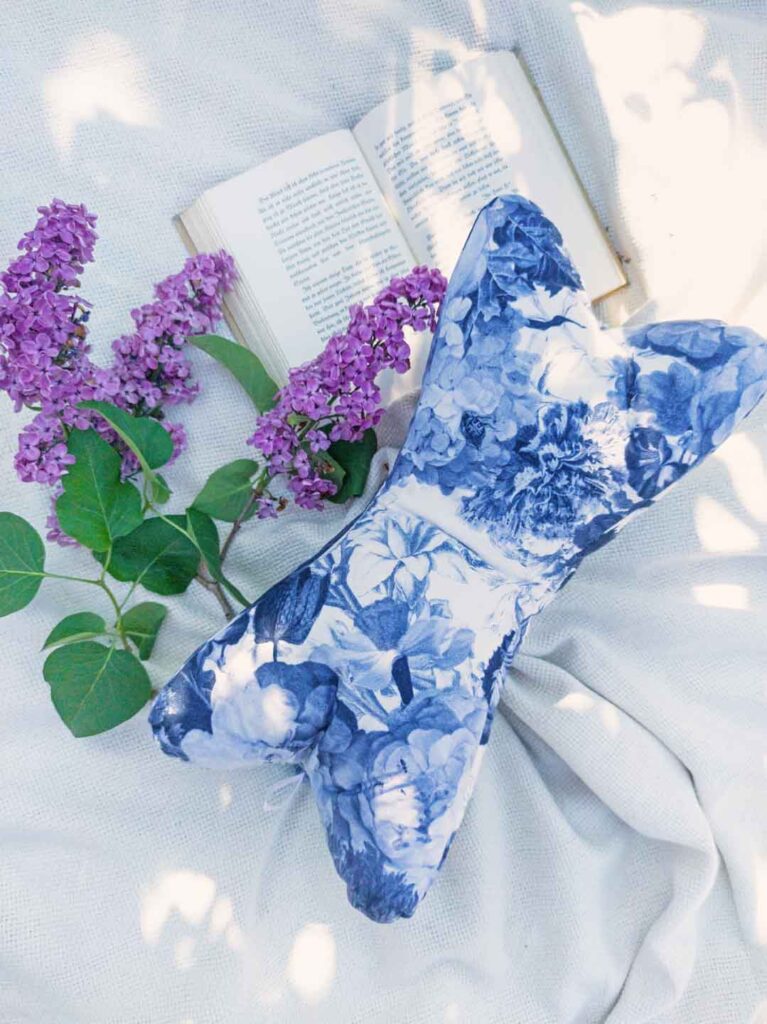 Leseknochen Barock Blumen blau