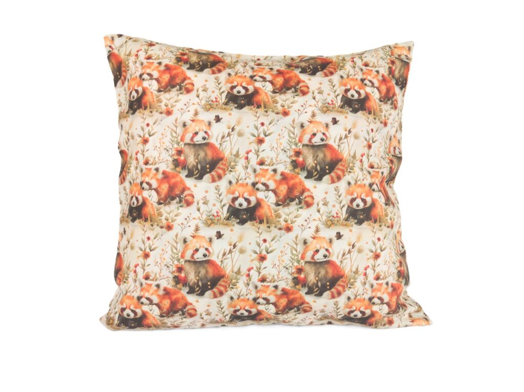 Kissenbezug 40x40cm im Design Mika, der rote Panda – handgefertigt in rot, orange, beige, braun