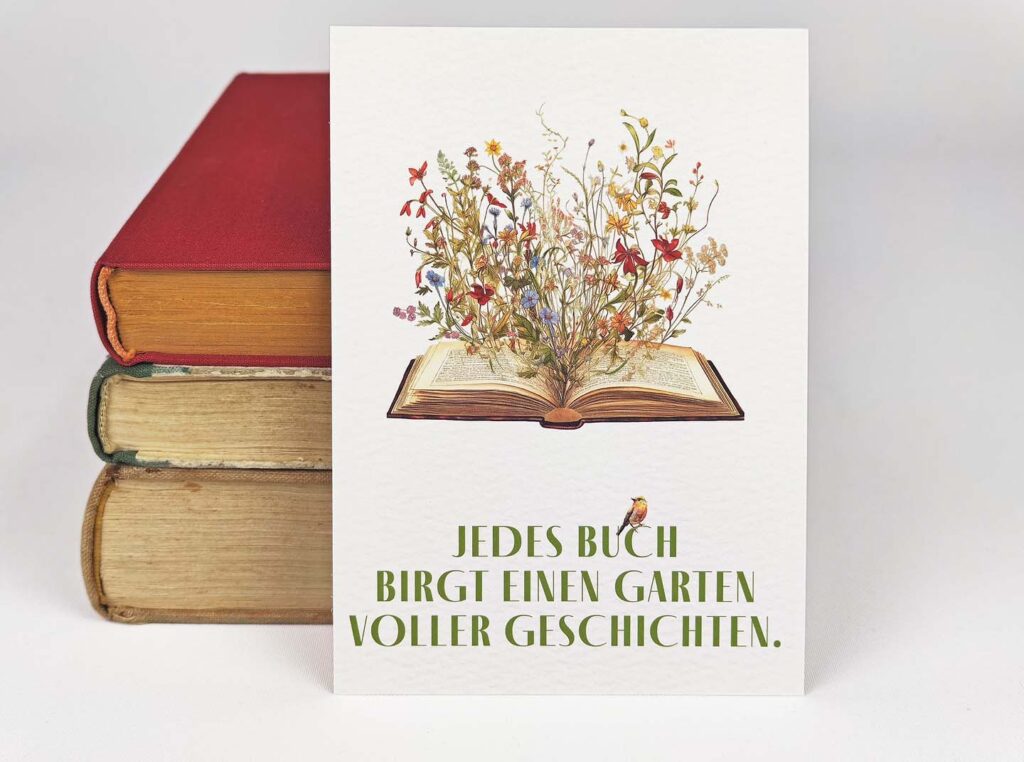 Postkarte mit Spruch „Jedes Buch birgt einen Garten voller Geschichten.“ (Hochformat)