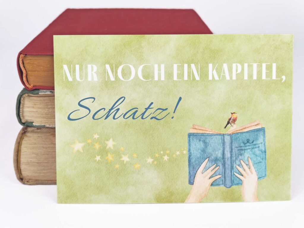 Postkarte mit Spruch „Nur noch ein Kapitel, Schatz!“ (Querformat)