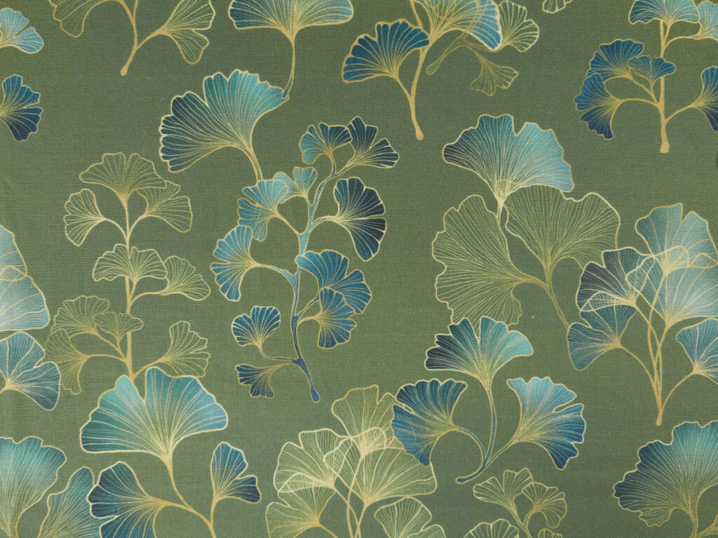 Baumwollstoff Gingkozweige olivgrün mit Blättern in Gold und Blau