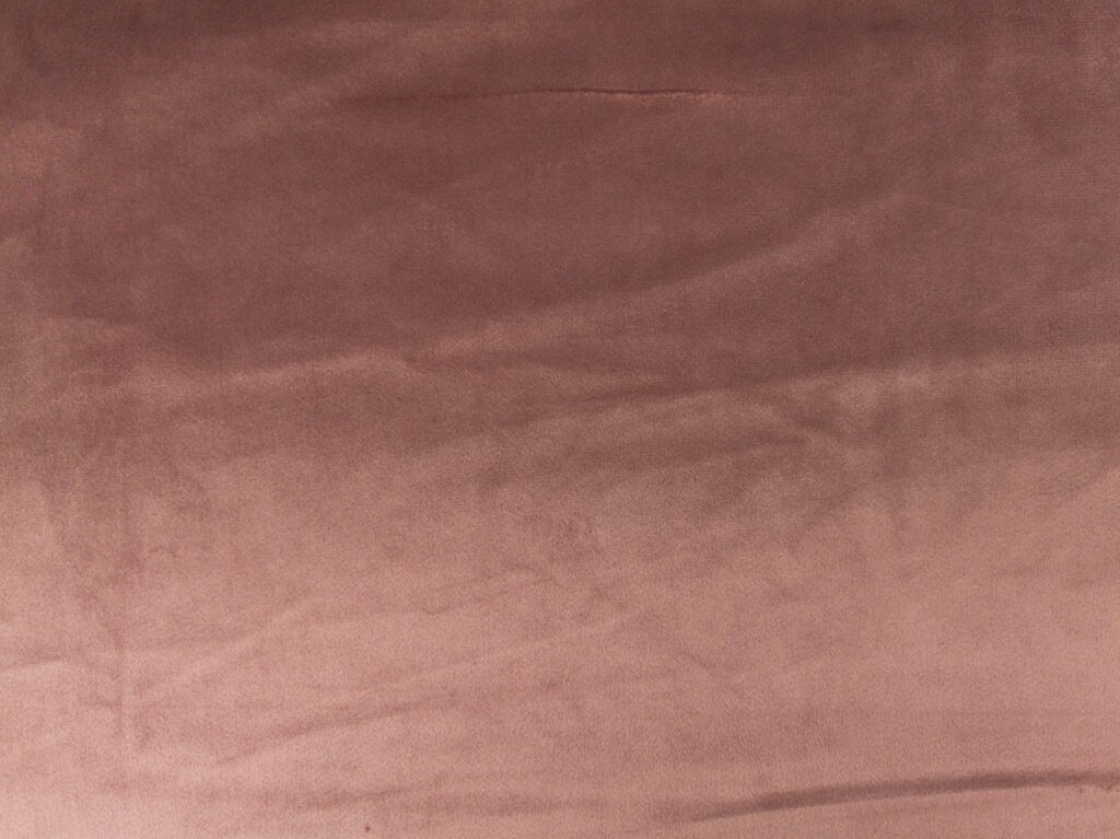 Hochwertiger Polyesterstoff Samt antikrosa mit edler Haptik und eleganten Roséton