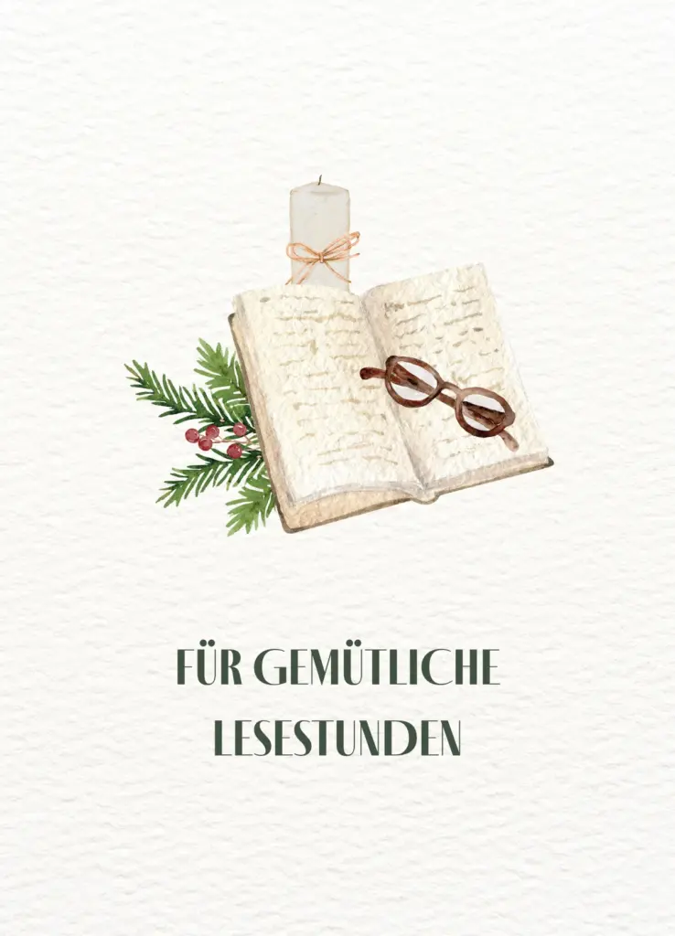 Postkarte „Für gemütliche Lesestunden“ mit offenes Buch, Brille, Kerze und Tannenzweig im Aquarellstil